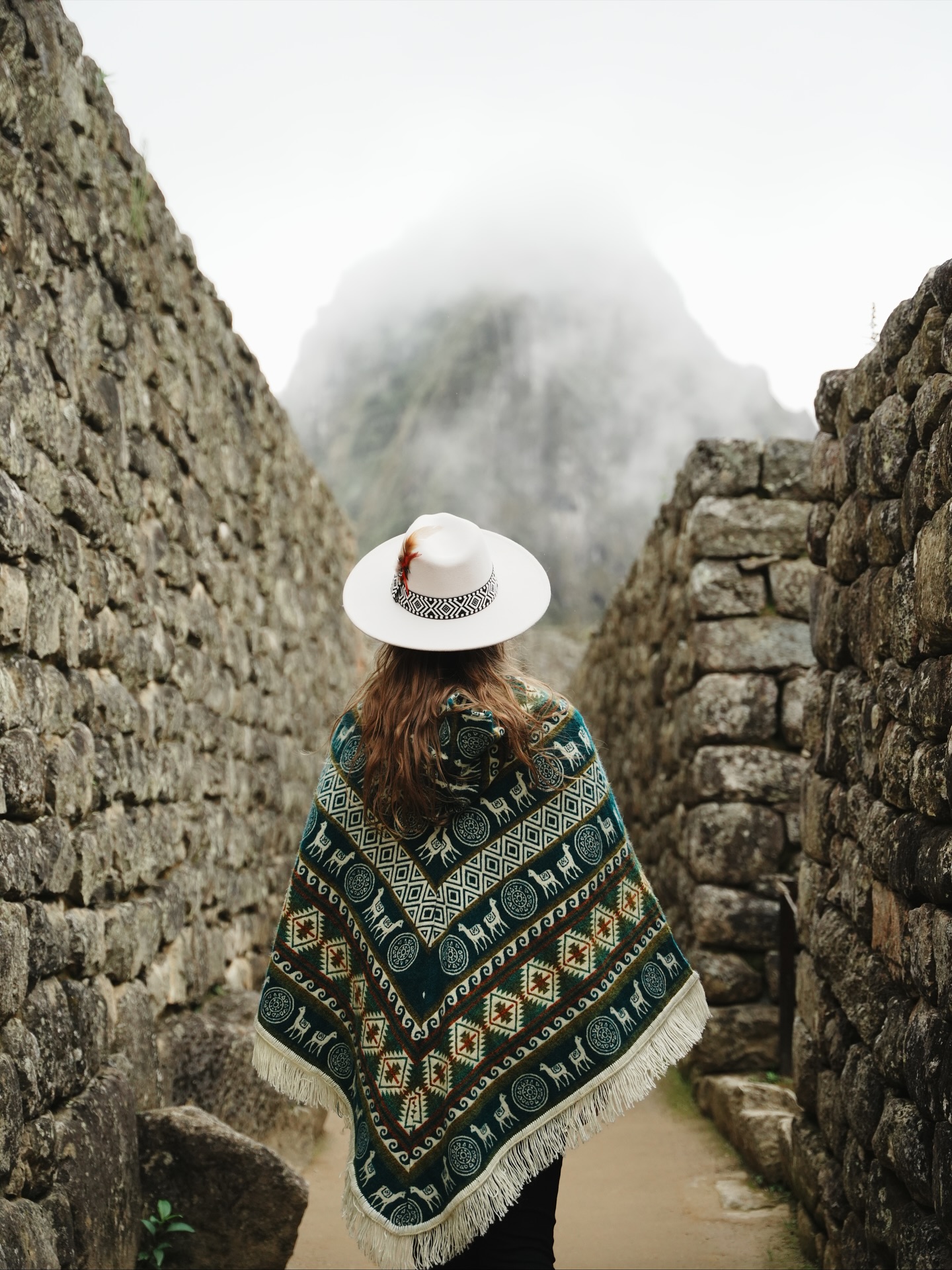 Estructuras de piedra y antigua arquitectura inca en Machu Picchu